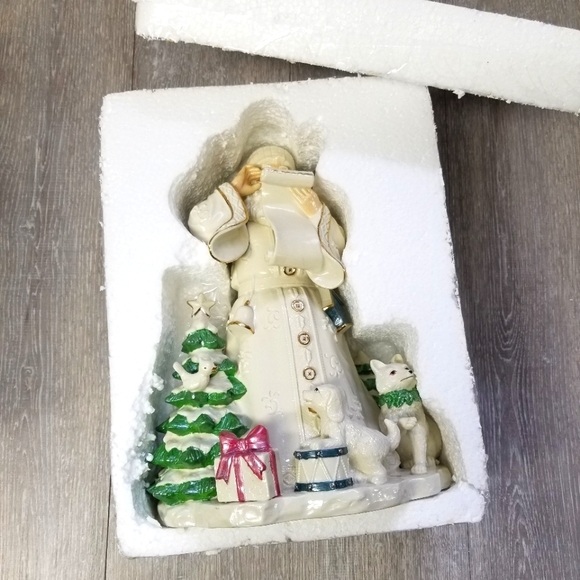 Musical Santa Claus ceramic table piece - Picture 10 of 13